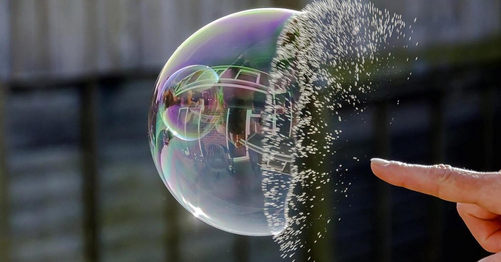 چرا و چگونه حباب قیمتی ارزدیجیتال میترکد؟