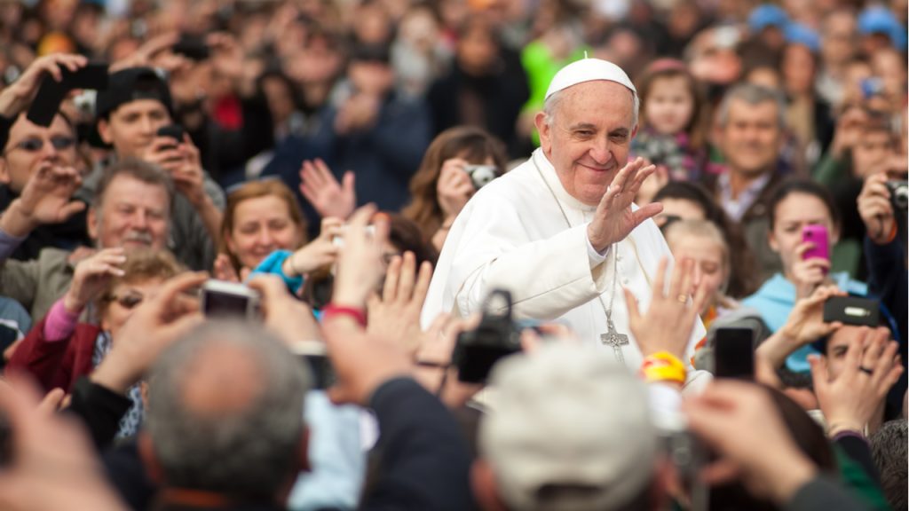 فرش اهدایی امارات به پاپ فرانسیس در قالب یک NFT به قیمت ۲۵ اتر فروخته شد